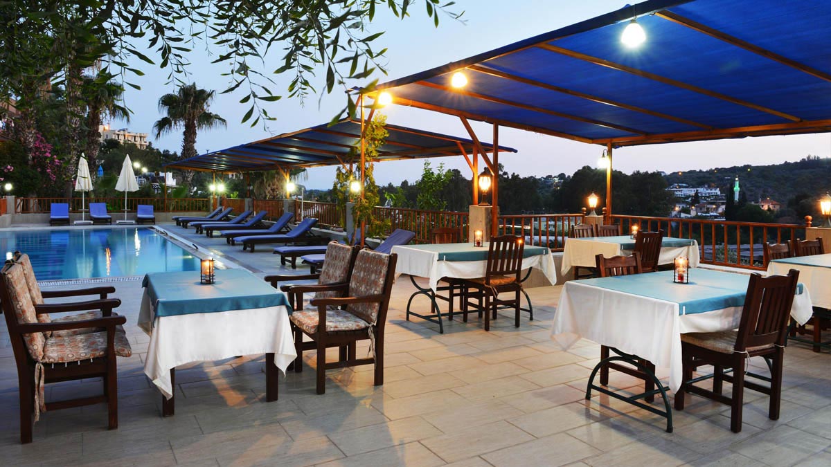 Delfin Hotel Pool bar terrace