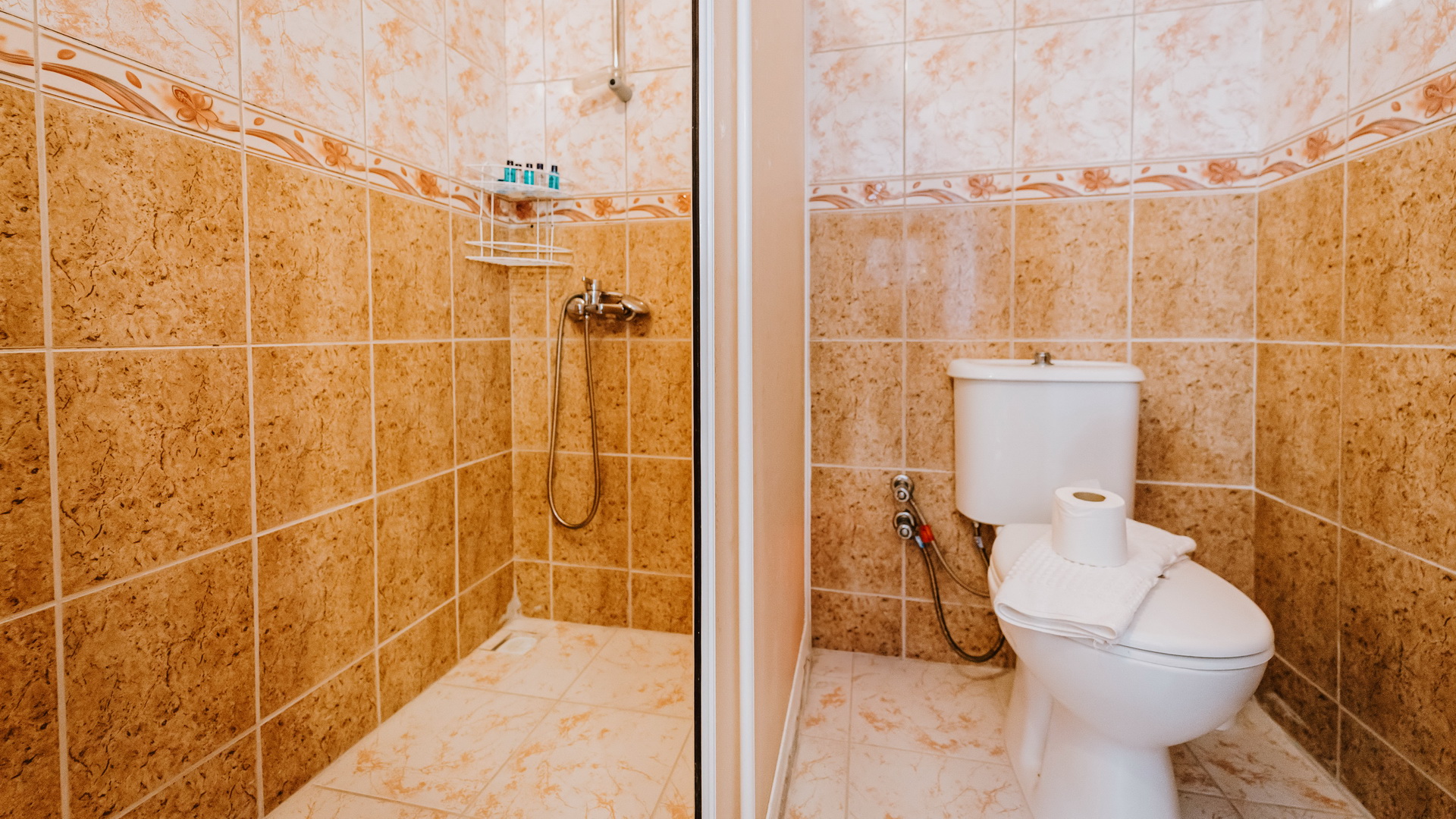 Suit odanın banyo görünümü