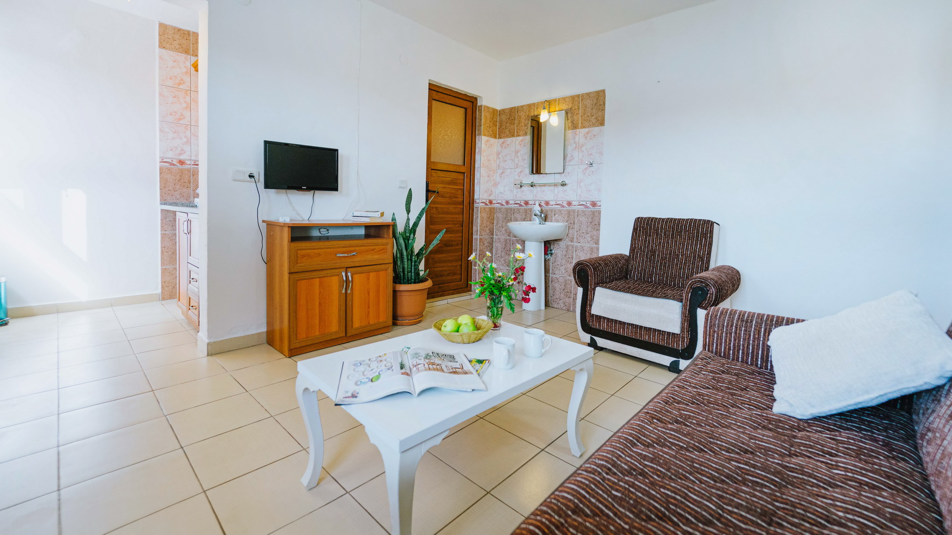 Suit odadaki oturma alanı