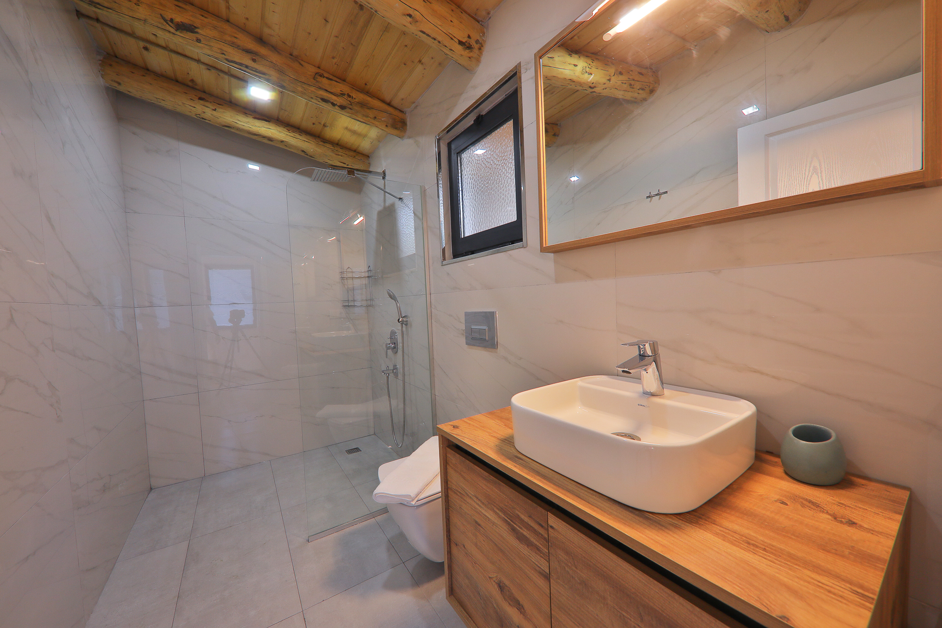 Badansicht der Villa Delfin Lila